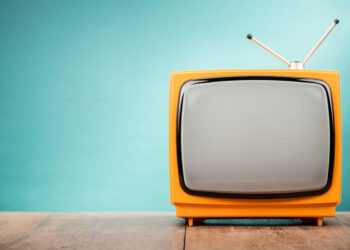 Should I Choose a Curved or Flat Television