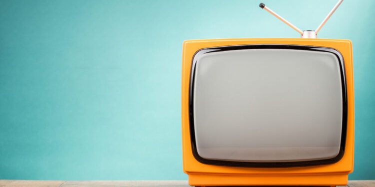 Should I Choose a Curved or Flat Television