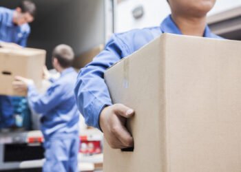 What is the average hourly rate for movers