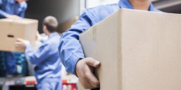 What is the average hourly rate for movers