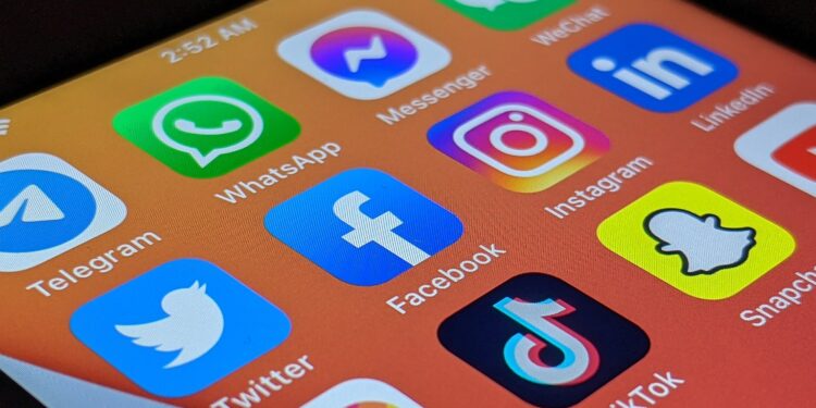 online social media online community