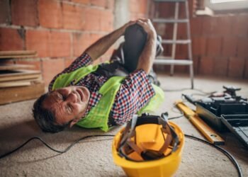A construction worker injured his knee