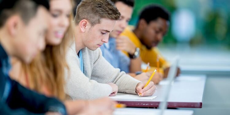 Ways To Balance Academics And Extracurricular Activities