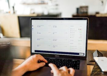 How to Construct an Efficient and Solid Base of B2B Sales Leads