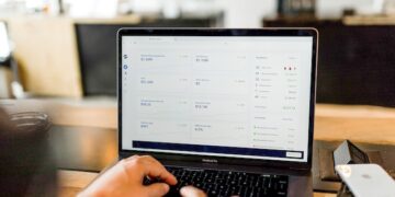 How to Construct an Efficient and Solid Base of B2B Sales Leads